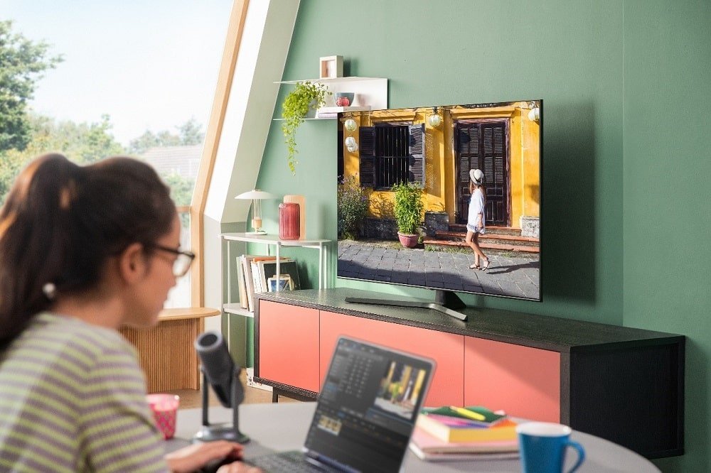 Crystal 4K UHD TV & Unbox Magic 3.0 TV
