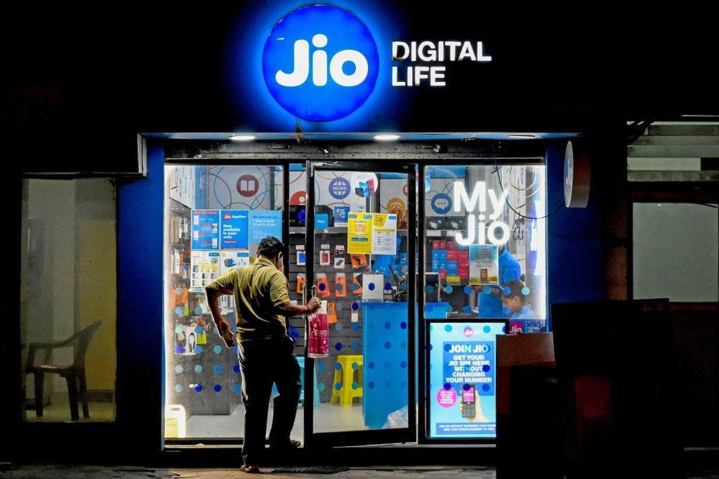 Jio Unveils JioBharat B1 Series Phone, Redefining Affordable Connectivity