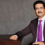 mr_kumar_mangalam_birla_desk
